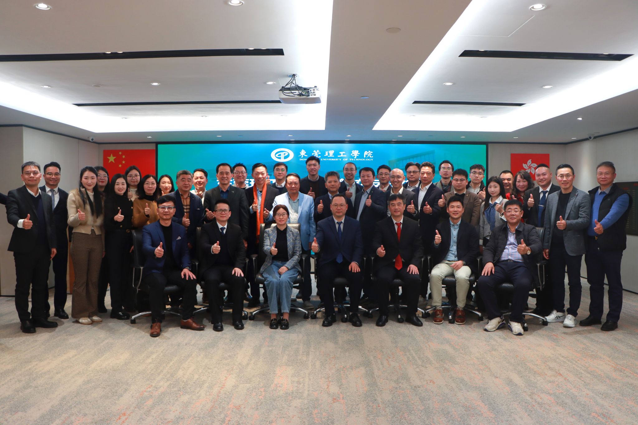 学校成立港澳校友联络处