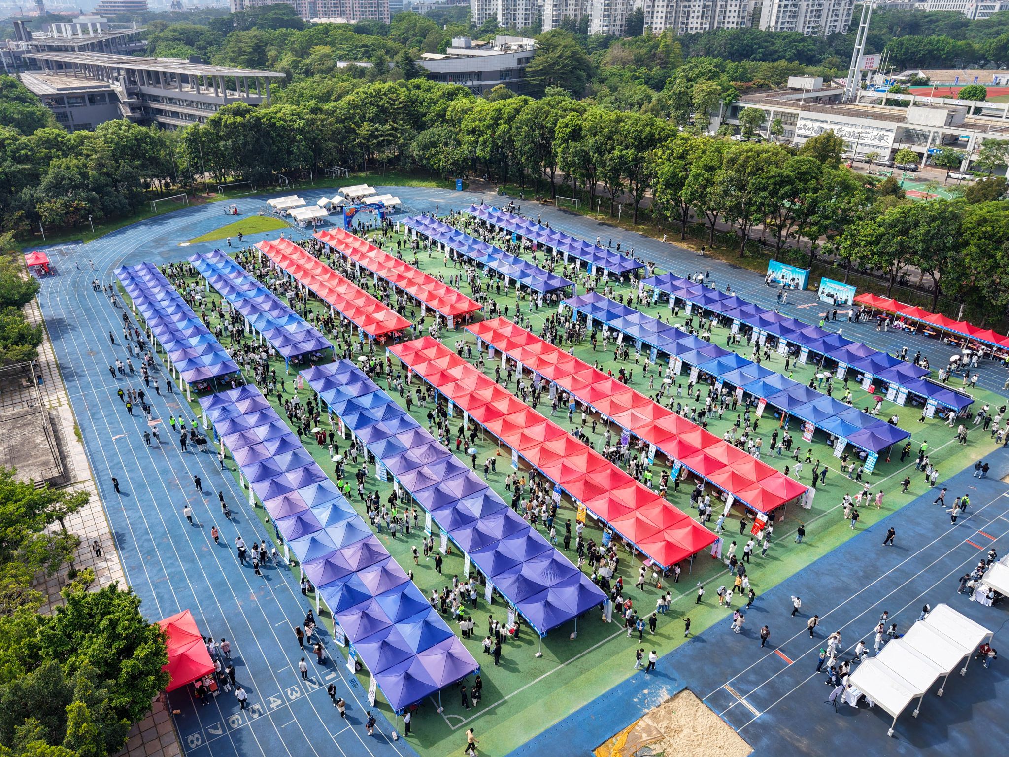 “就在南粤”广东省2026届普通高校毕业生系列供需对接活动（东莞地区专场）在我校举行